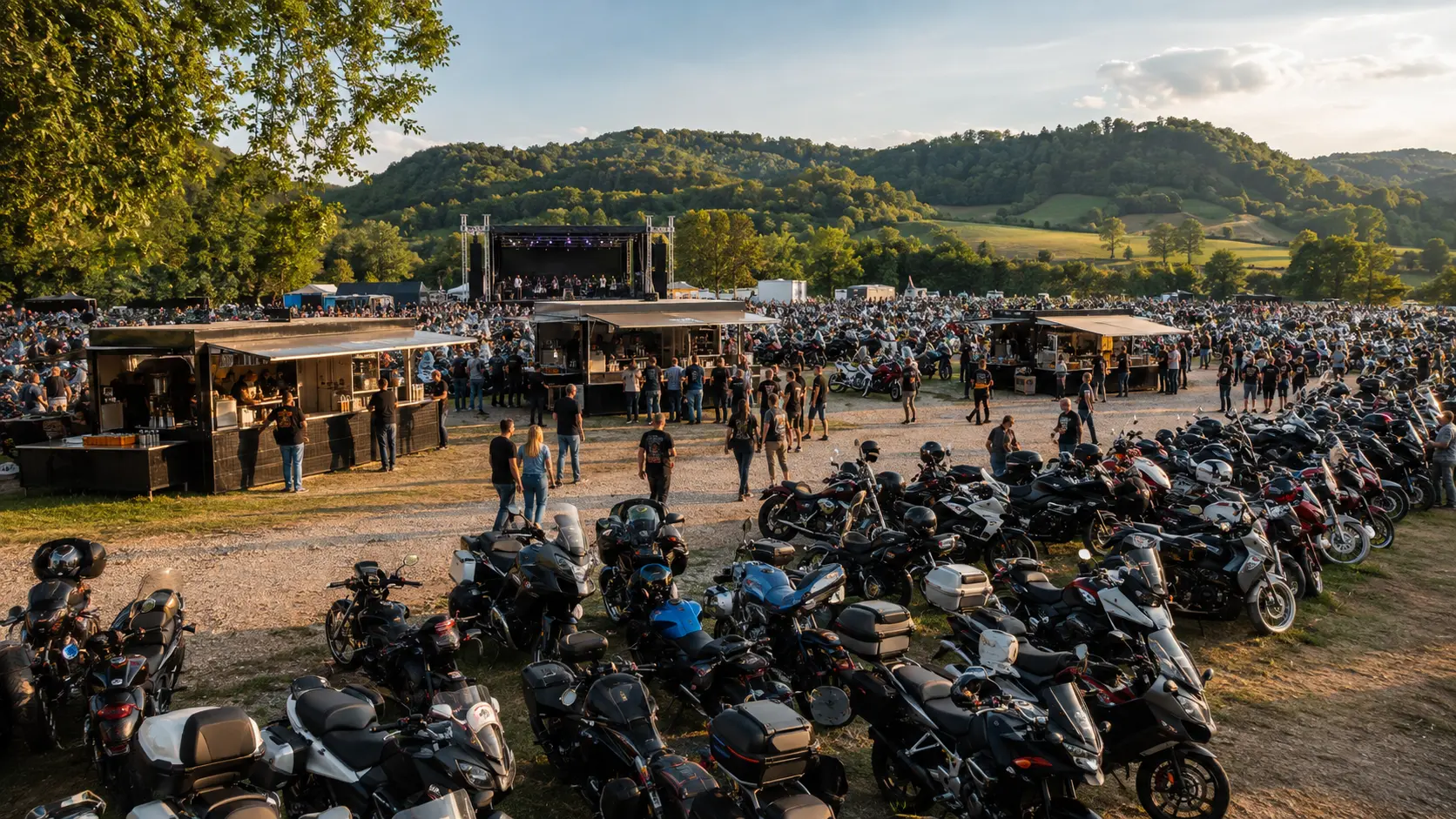 Izvedbeni koncept velikega motorističnega festivala z odrom in prodajnimi mesti za pijačo